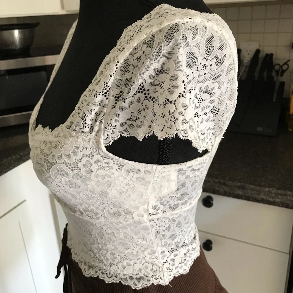 Y2k Abercrombie white lace milkmaid crop top 🍓🤍 - Picture 3 of 12